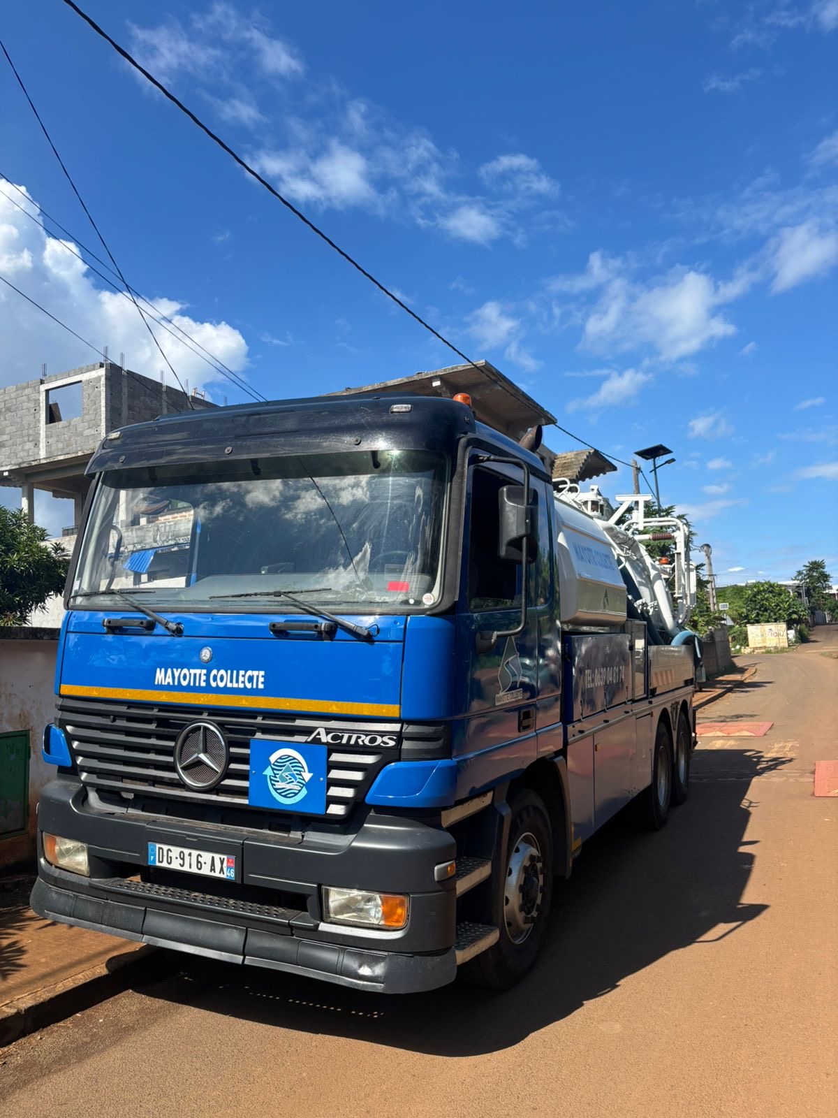 Camion d'assainissement propre à Mayotte